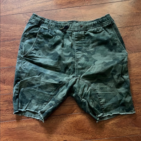 Zanerobe Green Camo Cargo Shorts - Picture 1 of 1